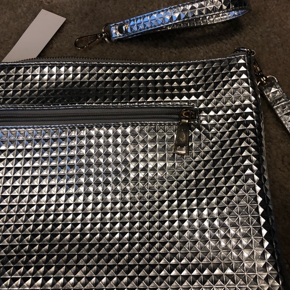 Sliver crossbody purse with clutch strap - Picture 4 of 5